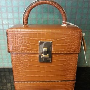 Bucket crossbody bag